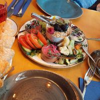 Bread basket for 4 (left) and vegan Flat White plus vegan breakfast for two at Leni Liebt Kaffee in Aachen