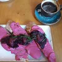 pretty pink beetroot hummus at Leni Liebt Kaffee in Aachen