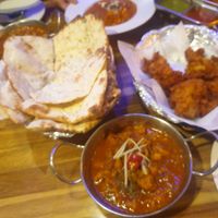 GarlicNaan 6/10 and onion bhaji 7/10 at Bollywood Indian Restaurant in Busan