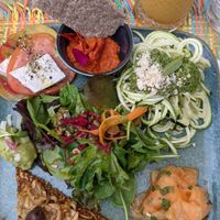 Tasting plate: menu in FR in next picture:
* Zucchini spaghetti w/ pesto
* Cashew mozzarella w/ tomatos
* Salad w/ nuts
* Guacamole
* Raw pizza ("pissaladiere")
* Melon carpacio at Les Baux Jus in Les Baux-de-provence