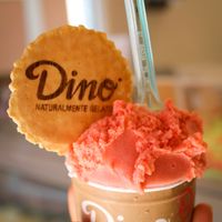 strawberry and banana ice creams at Dino Gelateria Italiana in Barcelona