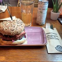 Veganer Rotebeteburger mit veganem Speck und Wasabimayo 💚😍 #Veganuary at Beetnut in Zurich