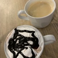 Kaffee und Kakao mit Schokosoße  at Katzencafe Miezhaus in Bielefeld