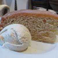 Lemon cake and vanilla ice cream (both vegan) at Katzencafe Miezhaus in Bielefeld