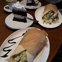 Tasty cakes and wraps at Katzencafe Miezhaus in Bielefeld