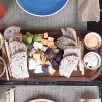 3 types pf cheese, olives, bread and sauces at Raizes in Quarteira