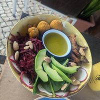 Falafel bowl at Raizes in Quarteira