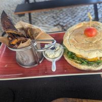Quinoa burger at Raizes in Quarteira