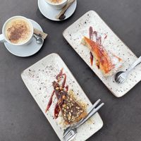 Snicker and papaya “cheesecake” with oat cappuccino  at Raizes in Quarteira