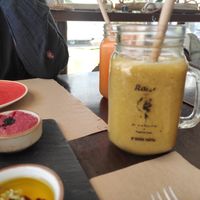 Apple and kiwi juice at Raizes in Quarteira