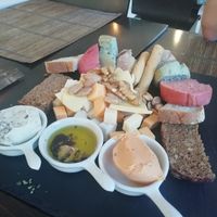 Tábua de queijos at Raizes in Quarteira
