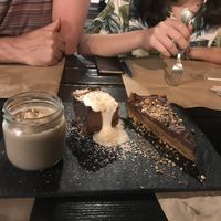 Leite creme, brownie e tarte de snickers  at Raizes in Quarteira