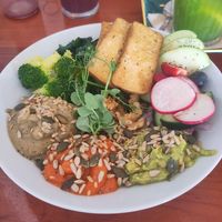 Happy bowl with smoked tofu at GiG - Green is Good in Ericeira