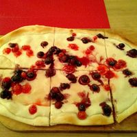 Flammkuchen mit Waldbeeren at La Flamme Grand in Limburg