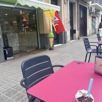 Outside seating  at Cosi Duci Gelateria Siciliana in Barcelona