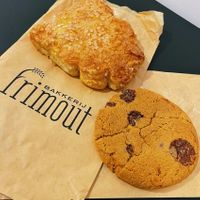 Appelflap + cranberry cookie van Catberry at Bakery Frimout in Ghent