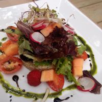 Salada de quinoa at Om in Girona