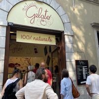 Eissalon von außen  at Natura Gelato in Trieste