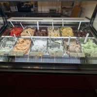 alles vegan 🤤 at Natura Gelato in Trieste