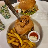 Pineapple express and one of the oyster mushroom burgers at Huacamole Vegan Food in San Pedro