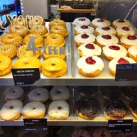 Lots of vegan and "accidentally vegan" options at Doughnotts in Nottingham