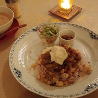 Curry plate w Soy spiced chai latte at Tofu Room Dy's in Tokyo