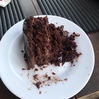 Fatia generosa do bolo de chocolate  at Apetit Natural in Brasilia