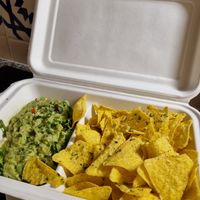 Guacamole and chips at Veggie Momi in Albufeira
