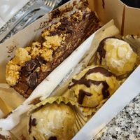 Desserts at Veggie Momi in Albufeira