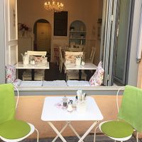 Outdoor seating at Cafe Lotti in Munich