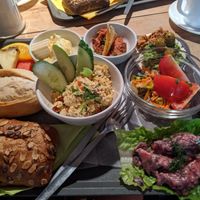 Veganer Frühstücksteller at Cafe Morgenrot in Berlin