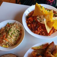 Chilli sin Carne (r), Quinoa Salat (l) at Herbstapfel in Kassel