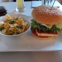 Triple B with a coleslaw side at Herbstapfel in Kassel