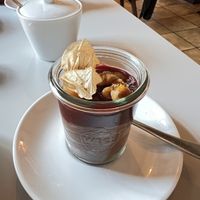 Der Burger mit den leckeren Kartoffeln hat es leider nicht aufs Bild geschafft aber die Schokomousse war ebenso mega   at Herbstapfel in Kassel