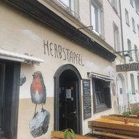 Wir haben leider kein Foto vom Essen gemacht aber die Chili sind carne bowls waren sieht lecker :) at Herbstapfel in Kassel