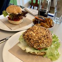 vegan double burner burger, portobello burger & potato wedges w/ barbecue dip 🍟 at Herbstapfel in Kassel