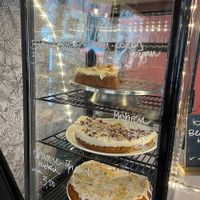 Kuchenauswahl näher at Milla's Place in Berlin