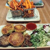 Aladdin ohne Brot, Gemüsefritten, Süßkartoffelfritten at Burgerei in Dresden