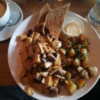 Tofu scramble (with chickpeas instead of tofu) at Satsang in Prague