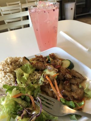 Sweet Spicy Lady with lemonade at Loving Hut in Upland