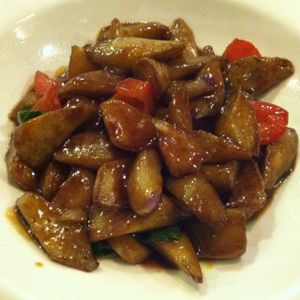 Eggplant braised with holy/Thai basil at Zǎozǐ Shù - Vegetarian Life Style - HuaiHai in Shanghai