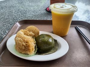 Eating Strange Stuff at Po Lin Monastery 寶蓮禪寺齋堂 in Outlying Islands