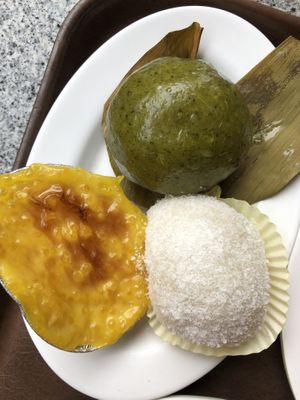 sago pudding, cha guo, peanut mochi  at Po Lin Monastery 寶蓮禪寺齋堂 in Outlying Islands