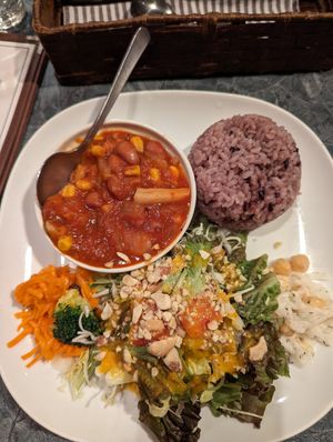 "Lunch of the day" at Green Earth in Osaka