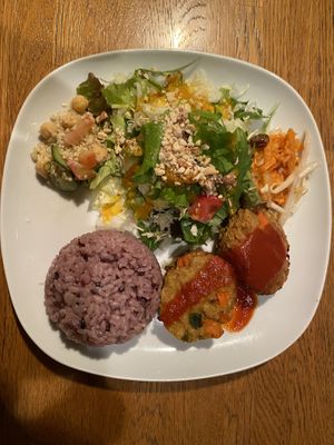 Set meal for lunch   at Green Earth in Osaka