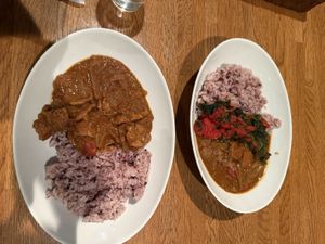 Soy meat curry (Left) and Spinach Tomato curry (Right)   at Green Earth in Osaka