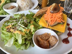 Burger  at Alishan Cafe in Saitama