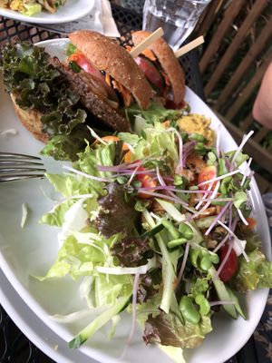 Vegan burger at Alishan Cafe in Saitama