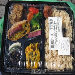 Take-out lunch box at Kushi Garden in Tokyo