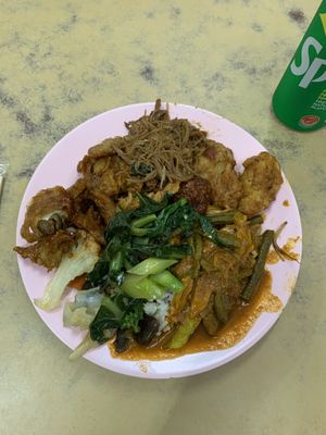 Cheap, good food  at Ee Beng Vegetarian Food 毅明素食 in Penang